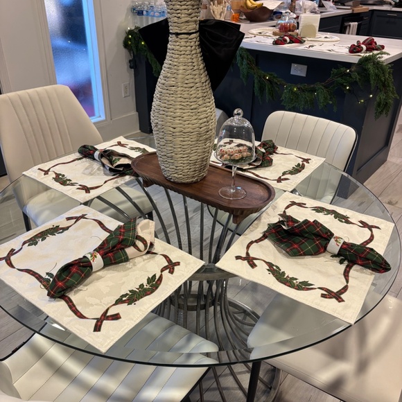 Lenox Split Holiday Burst 8 Placemat, 12 napkin rings , 8 napkins & oval runner - Picture 12 of 15